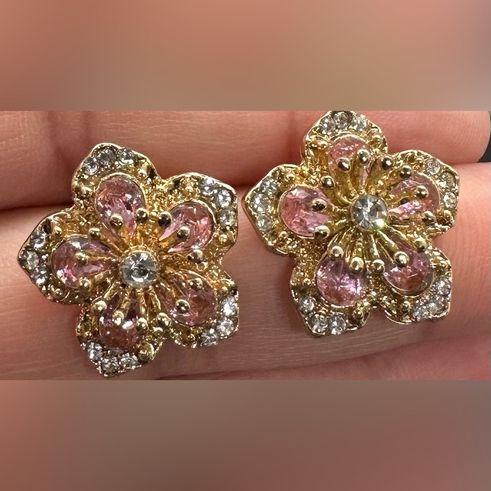 ✨💕Stunning Pink & Clear Crystal Flower Stud Earrings Gold Tone, Statement, New!✨